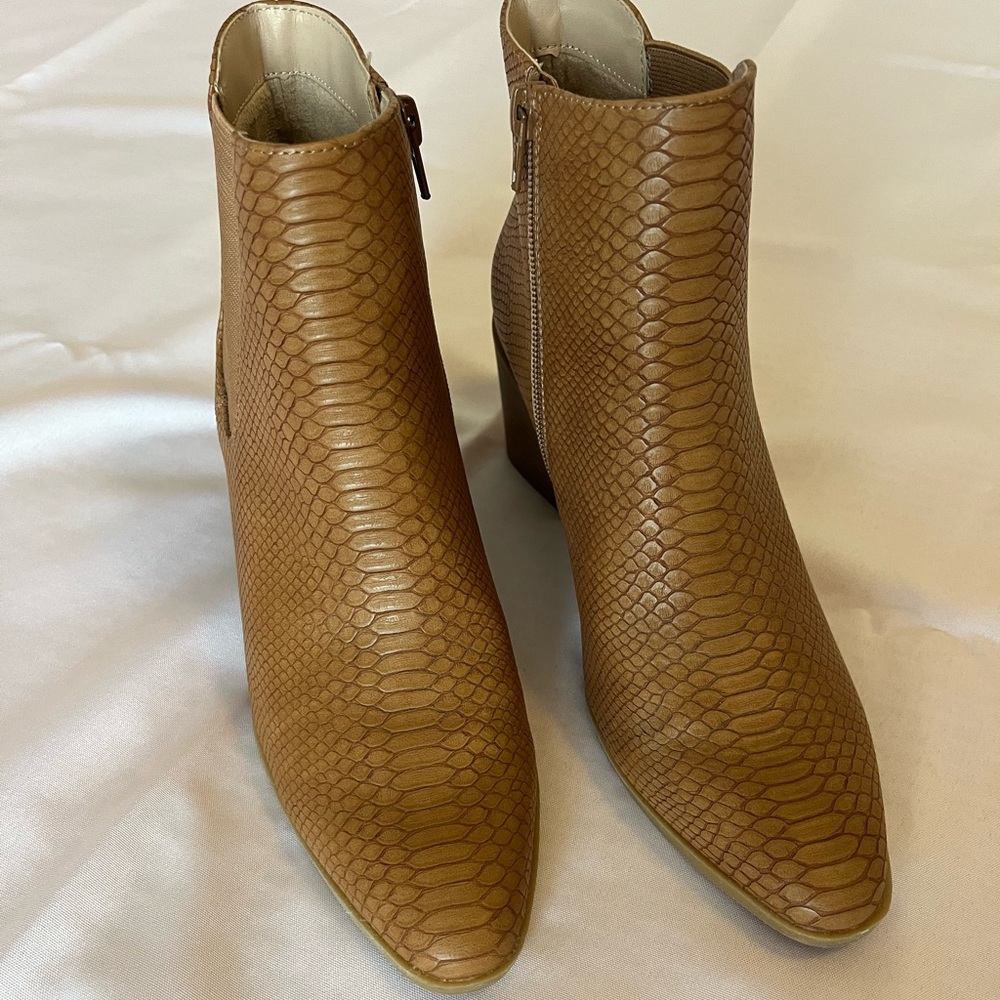 Women’s high ankle boots in caramel color, size 7 1/2